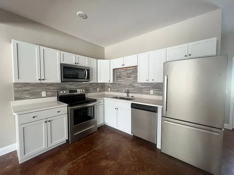 311 Broad St — Photo 2
