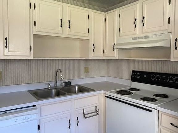 5th image of 43 Woodland Dr APT 106