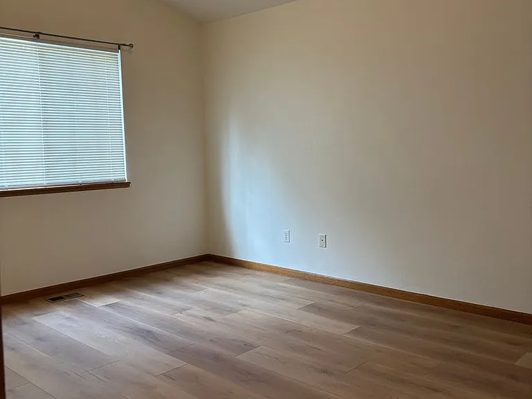 1126 Belleview Dr — Photo 9