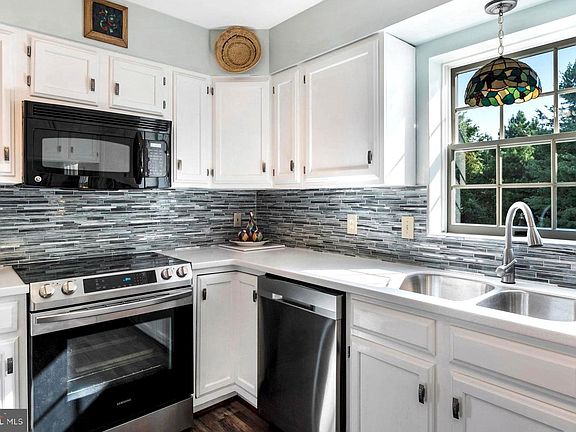 5th image of 113 Carville Ct