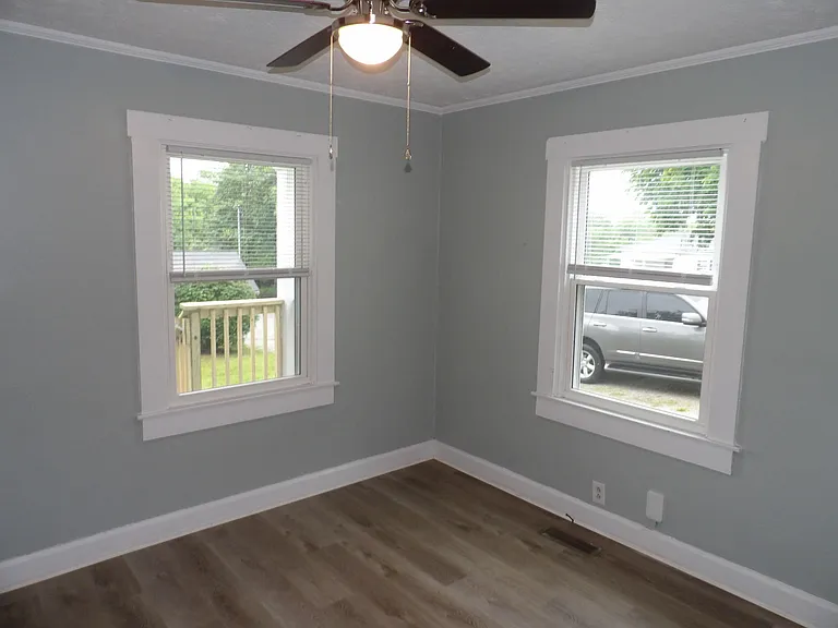 109 Allnutt Dr — Photo 12