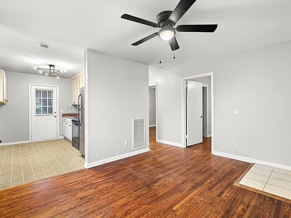 5th image of 319 Morton Ave Unit A