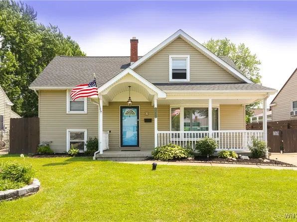 5031 Chapman Pkwy, Hamburg, NY 14075