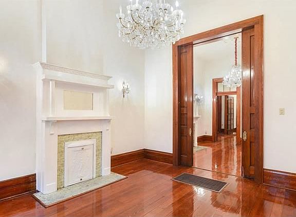 2nd image of 323 Eliza St