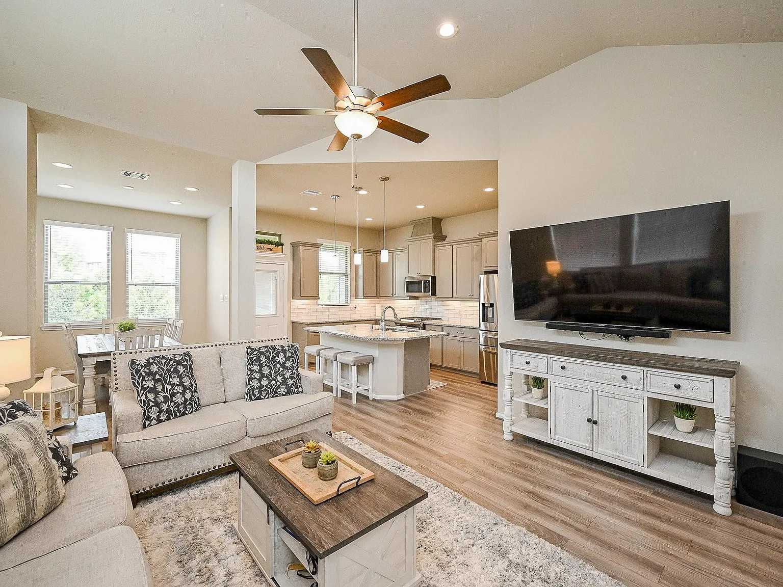 3 bed, 2.5 bath, 2027 sqft, $2,650 — Photo 3