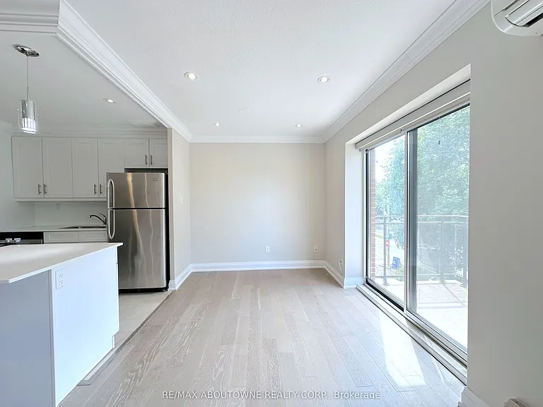 135 Allan St #310 — Photo 8