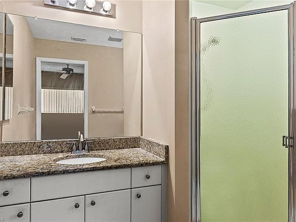 3rd image of 1029/1031 SE 12th St