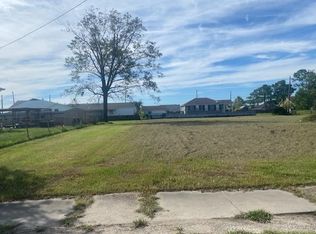 606 Chalmette Ave, Chalmette, LA 70043