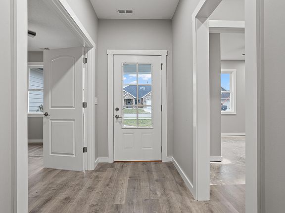 5th image of 940 Rosenthal Dr