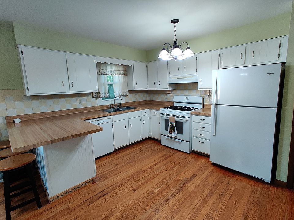 7607 Gene Dr, Wonder Lake, IL 60097 | Zillow