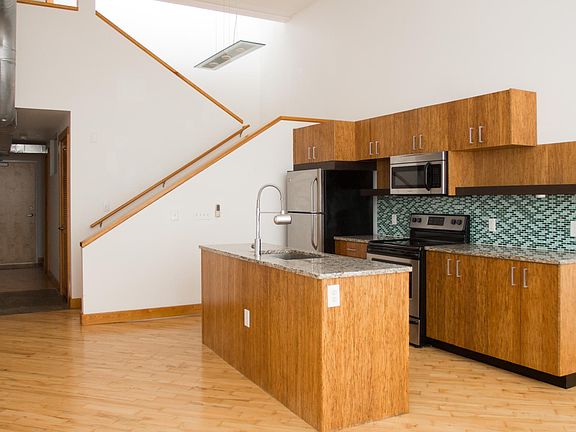 4th image of 900 Terminal Pl APT 261