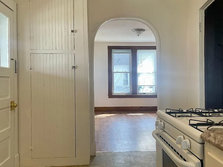205 S 4th St #B — Photo 6