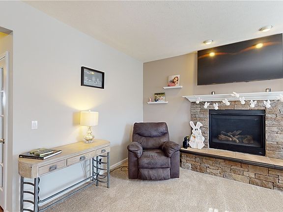 2nd image of 10170 Colton Ave