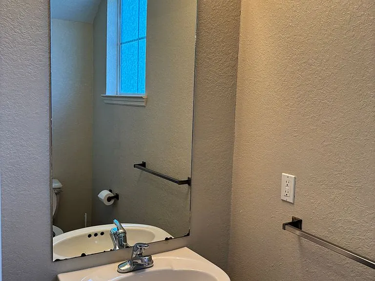 1101 Baldwin Rowe Cir — Photo 16