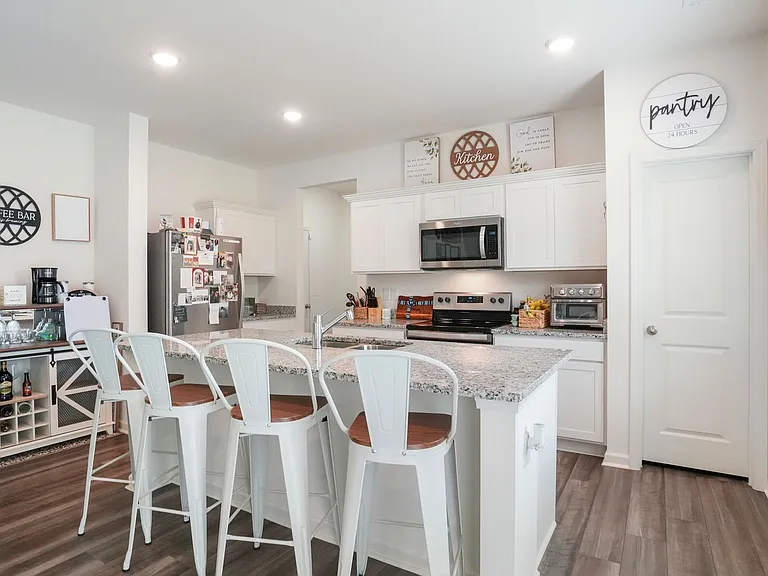 530 Cessna Dr — Photo 8