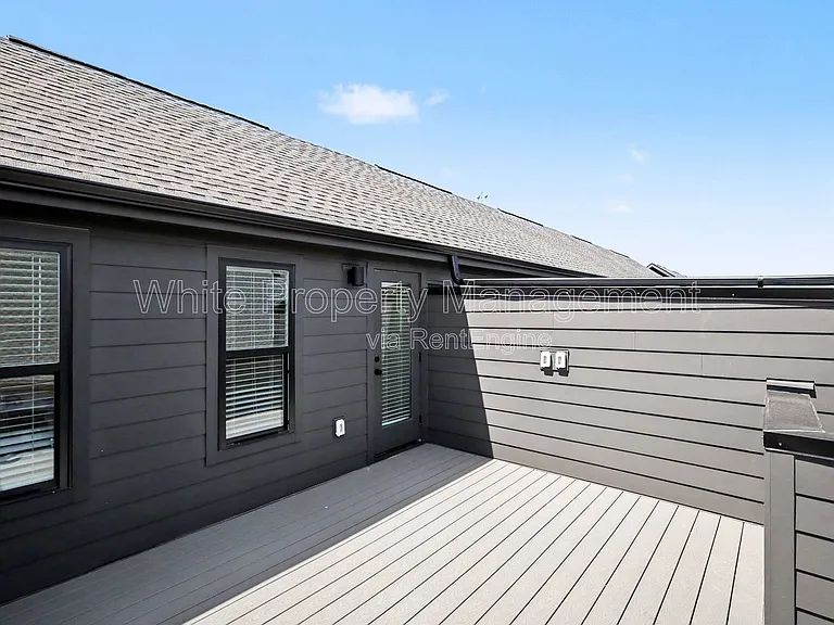 2146 N Graham St — Photo 25