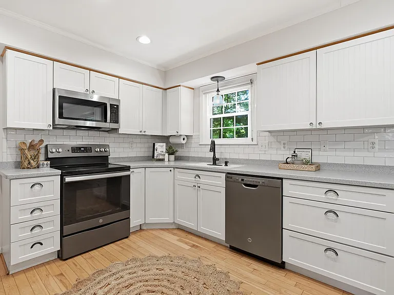 1294 Doubleday Dr — Photo 12