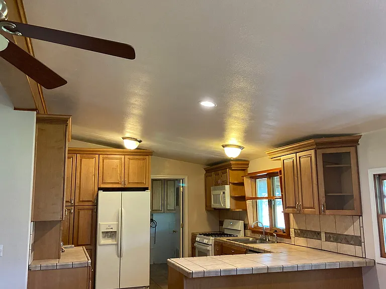 23443 Hamilton Ave — Photo 9