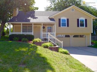 833 NE Bristol Dr, Lees Summit, MO 64086