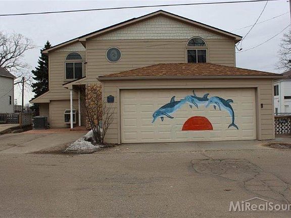 2nd image of 607 Central Dr