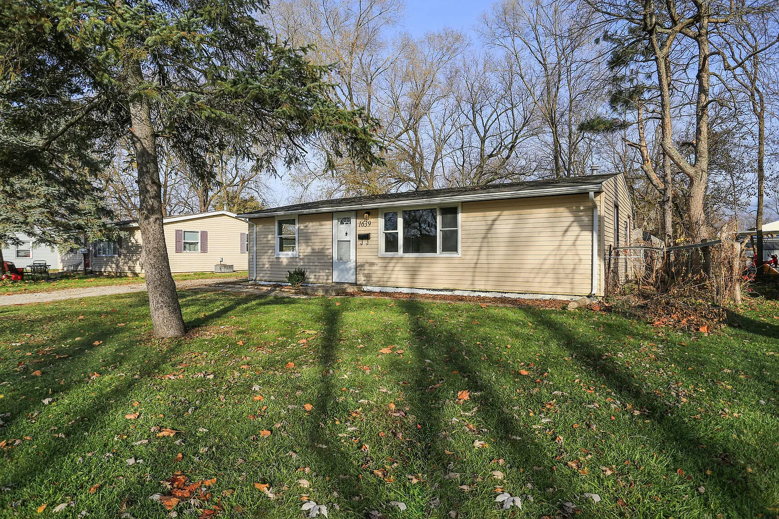 1639 Lowry Dr photo 1