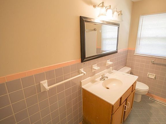 3rd image of 2309 Highland Dr