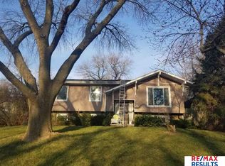 4304 Parkview Dr, Omaha, NE 68134