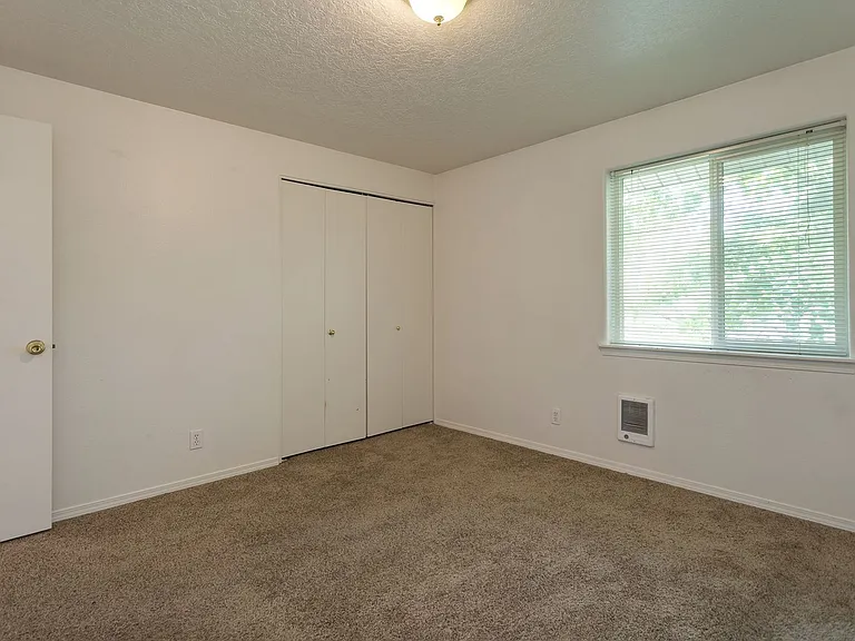 228 SE 106th Ave — Photo 11