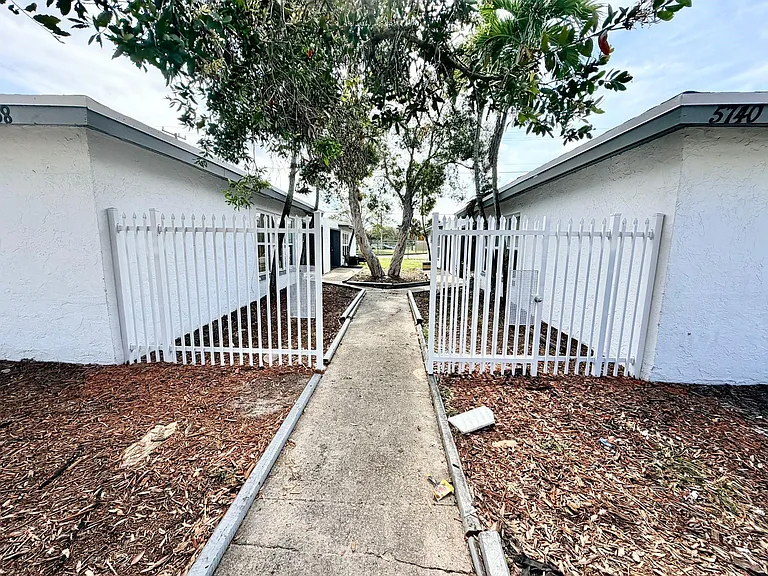 5730 NW 27th Ct — Photo 5