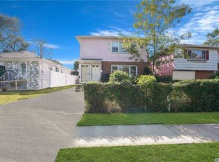 188 Wellington St, Hempstead, NY 11550