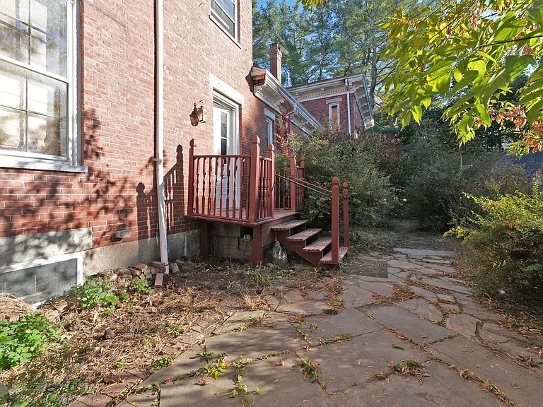 11 Lincoln St — Photo 34