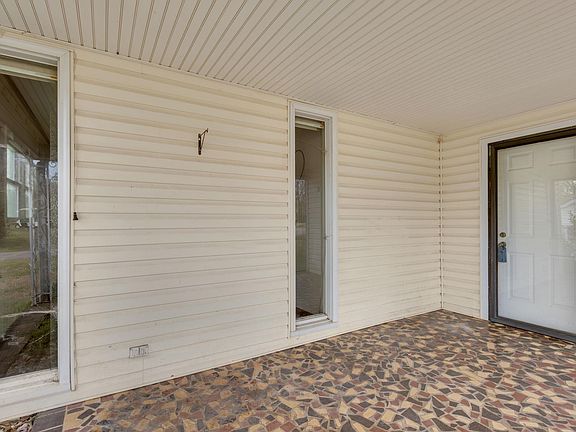 4th image of 160 J St