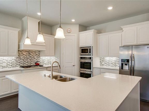 4th image of 1440 Bainbridge Ln