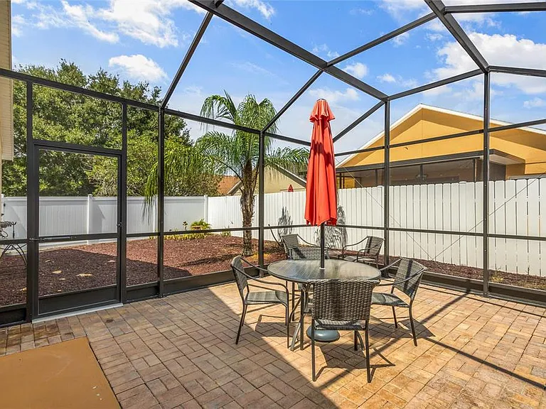 422 Graystone Blvd — Photo 32