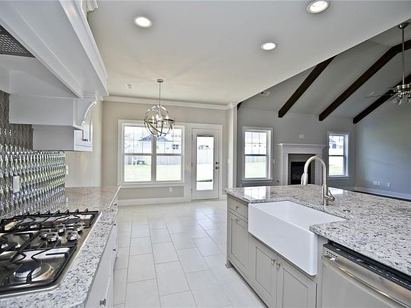 4th image of 806 Chancery Ln