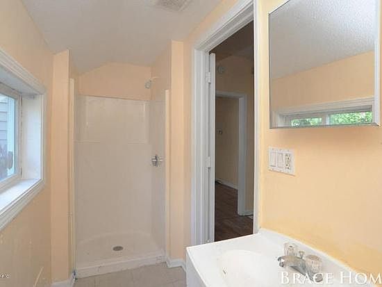 2nd image of 860 Martin Luther King Jr St SE
