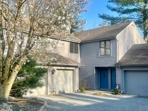 140 Dickinson Ln #2B