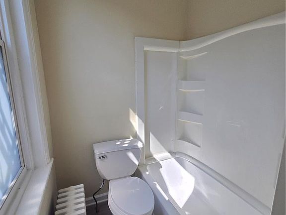 5th image of 205 Front St APT 1R