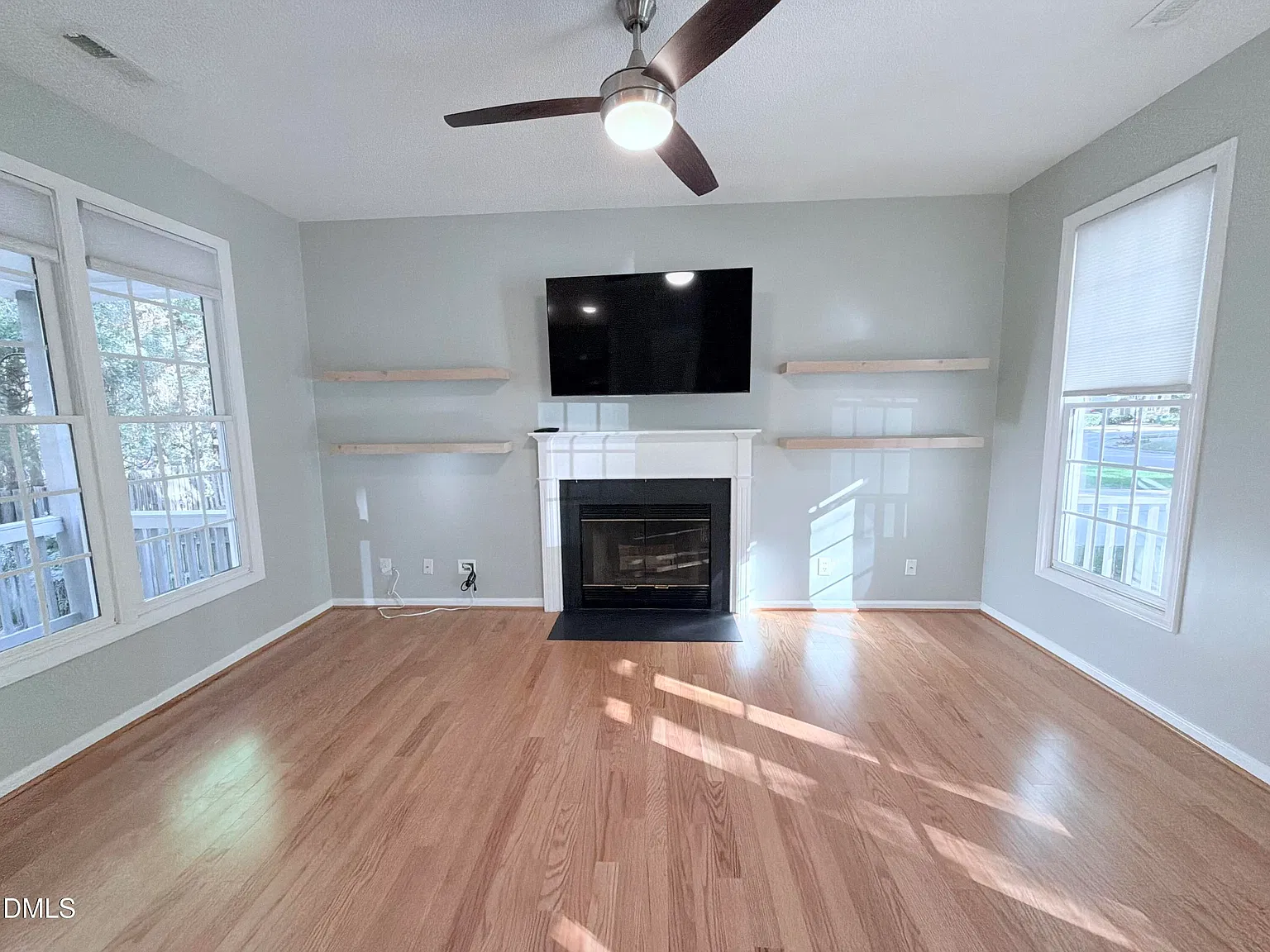 4 bed, 2.5 bath, $2,400 — Photo 2