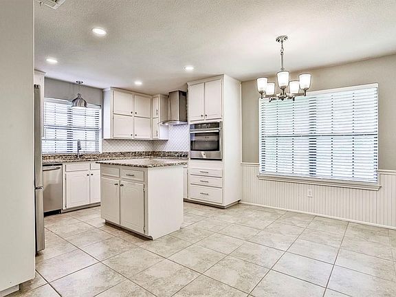 3rd image of 2632 New Bedford Ct