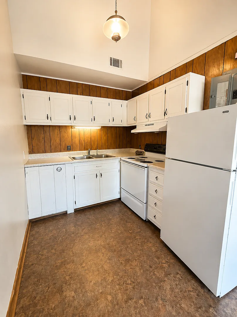 Willow Creek Apartments (207 Audubon Dr) — Photo 2