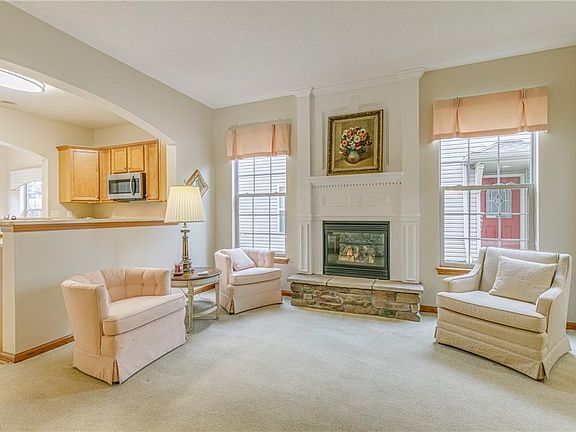 3rd image of 296 Lakewick Ln