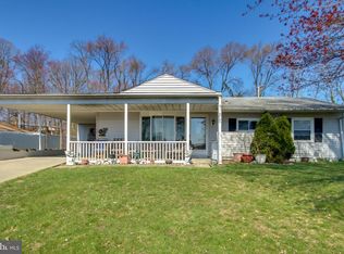 30 Birch Dr, Levittown, PA 19054