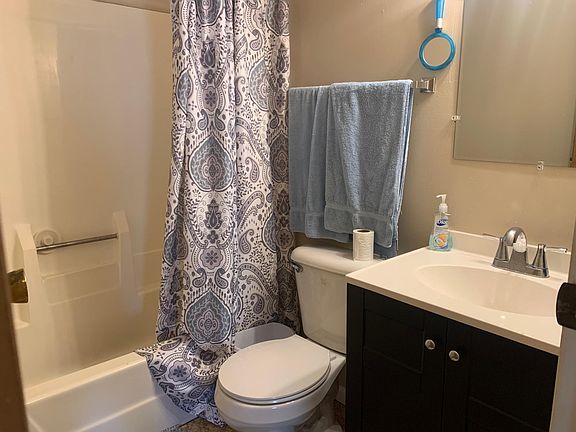 4th image of 425 Railroad St #425