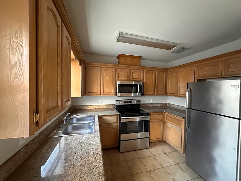 1701 W Douglas St #3 — Photo 3