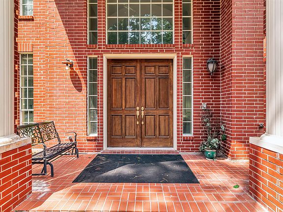 4th image of 15511 Oaklawn Park Dr
