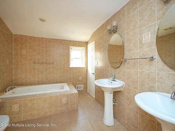 2nd image of 58 Myrna Ln Floor 2