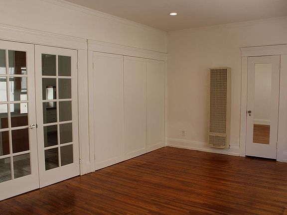 4th image of 333 W 4th St APT 20