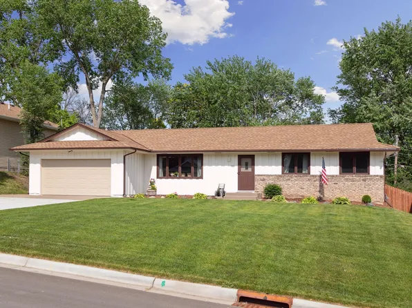 160 Redwood Dr, Apple Valley, MN 55124
