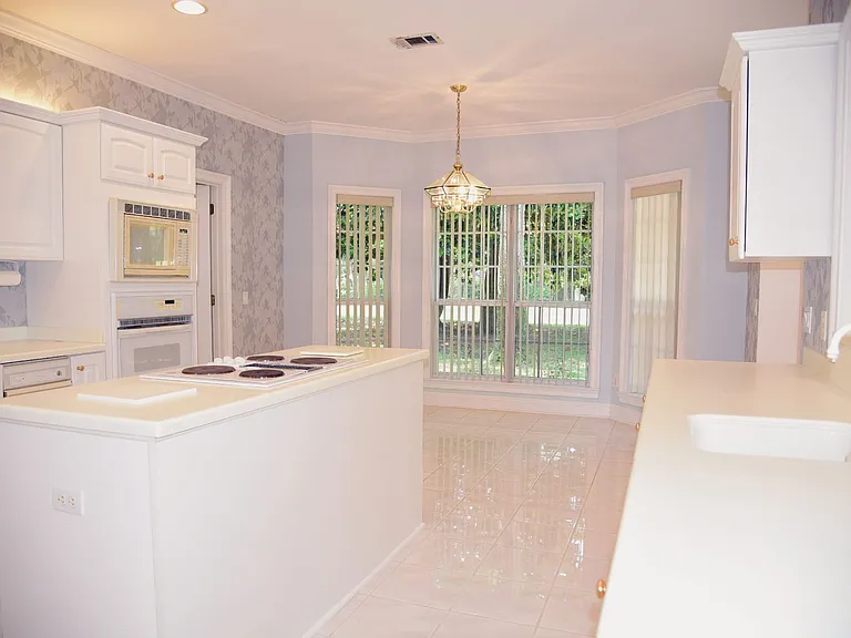 218 Windward Cv E — Photo 11